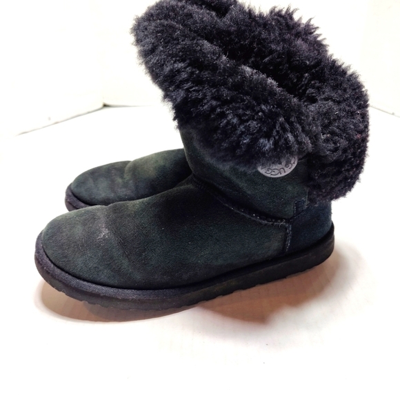UGG Womens Bailey Button Fur Lined Sheepskin Winter Black Suede Ankle Boots Sz 8 - Picture 1 of 8